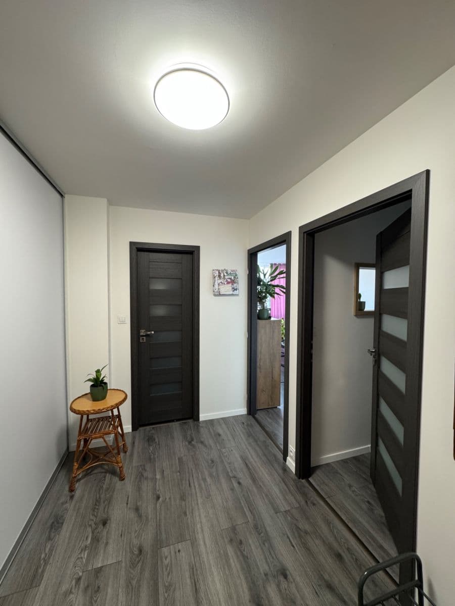 Pronájem bytu 2+1 43 m², Vojenská, Košice - mestská časť Staré Mesto, Košický kraj Pronájem bytu 2+1 43 m², Vojenská, Košice - mestská časť Staré Mesto, Košický kraj