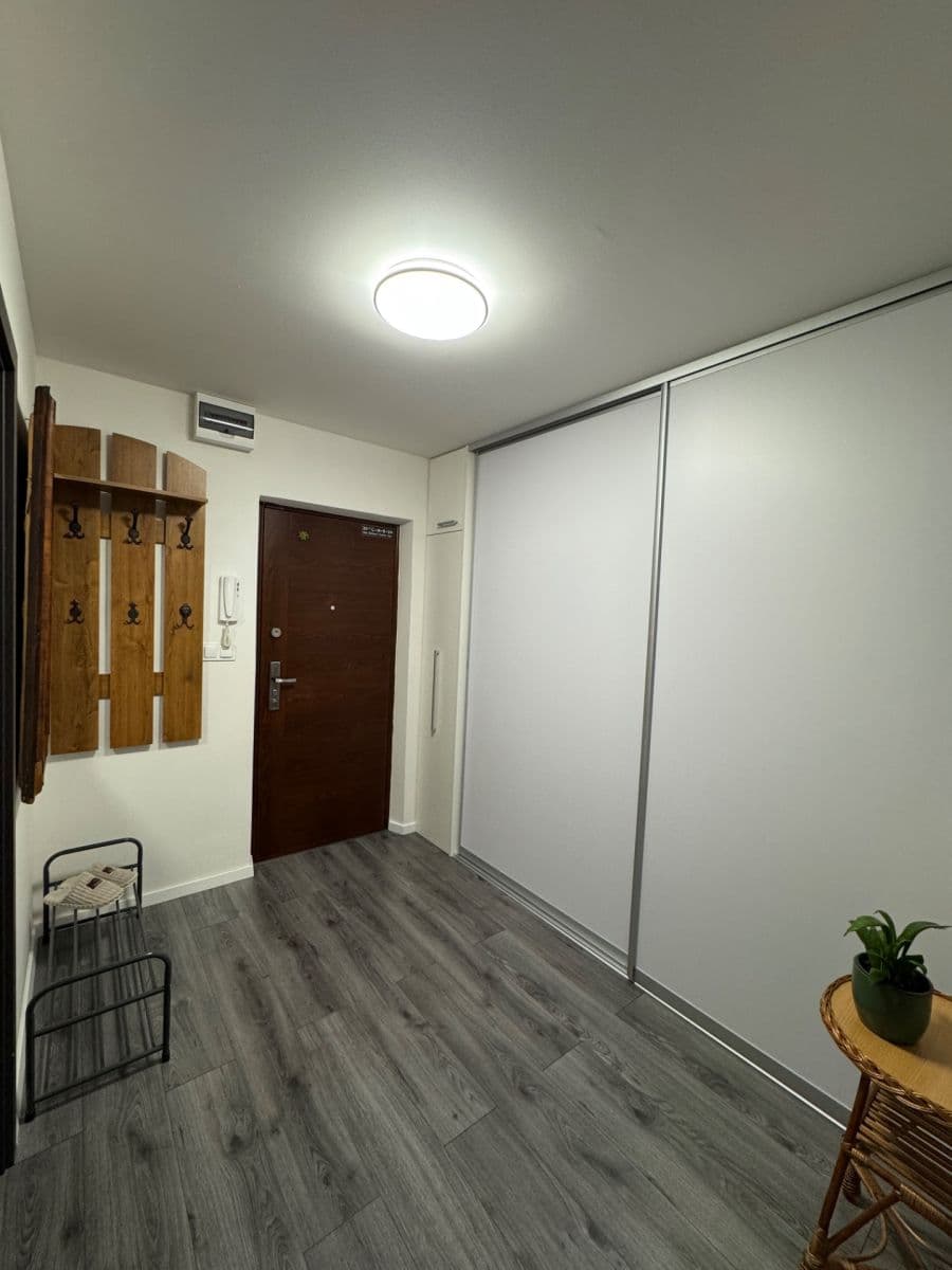 Pronájem bytu 2+1 43 m², Vojenská, Košice - mestská časť Staré Mesto, Košický kraj Pronájem bytu 2+1 43 m², Vojenská, Košice - mestská časť Staré Mesto, Košický kraj