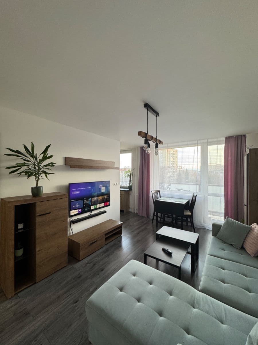 Pronájem bytu 2+1 43 m², Vojenská, Košice - mestská časť Staré Mesto, Košický kraj Pronájem bytu 2+1 43 m², Vojenská, Košice - mestská časť Staré Mesto, Košický kraj