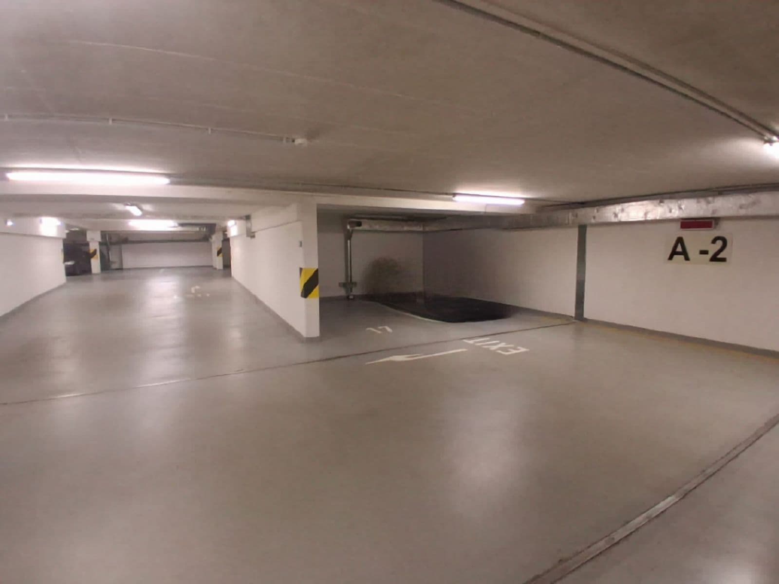 Pronájem garáže 18 m², Valečovská, Praha, Praha Pronájem garáže 18 m², Valečovská, Praha, Praha