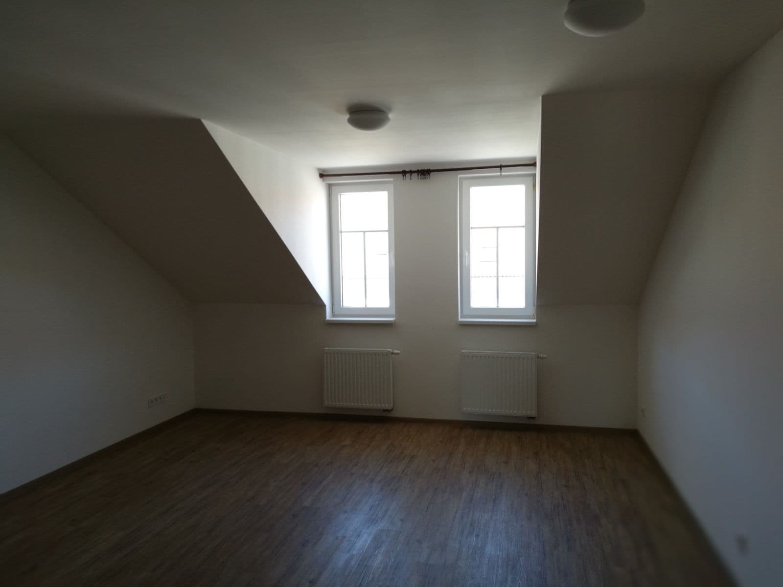 Pronájem bytu 1+kk 45 m², Žižkova třída, Písek, Jihočeský kraj Pronájem bytu 1+kk 45 m², Žižkova třída, Písek, Jihočeský kraj