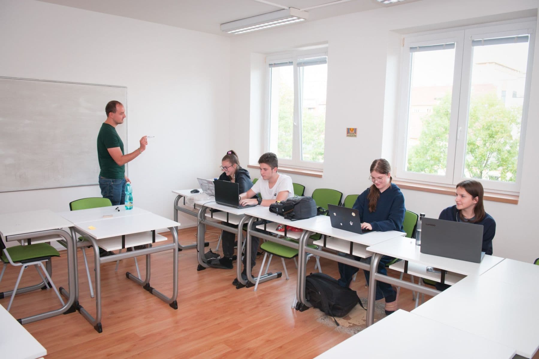 Pronájem nebytového prostoru 250 m², Střelničná, Praha, Praha Pronájem nebytového prostoru 250 m², Střelničná, Praha, Praha