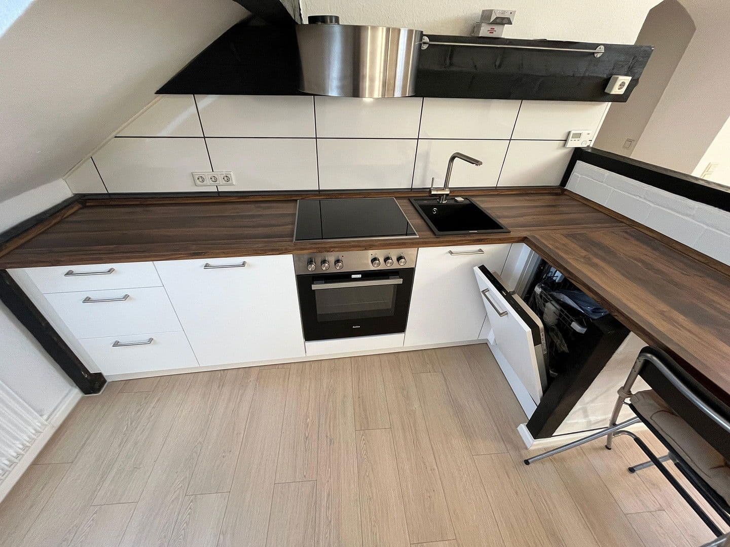 Pronájem bytu 1+1 62 m², Linienstraße 34, Düsseldorf, Severní Porýní-Vestfálsko Pronájem bytu 1+1 62 m², Linienstraße 34, Düsseldorf, Severní Porýní-Vestfálsko