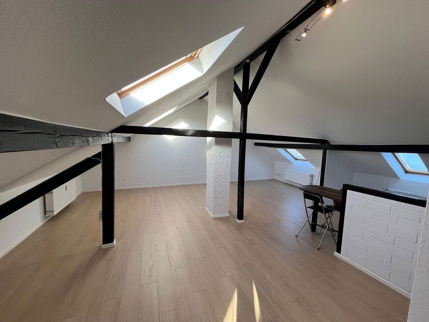 Pronájem bytu 1+1 62 m², Linienstraße 34, Düsseldorf, Severní Porýní-Vestfálsko Pronájem bytu 1+1 62 m², Linienstraße 34, Düsseldorf, Severní Porýní-Vestfálsko