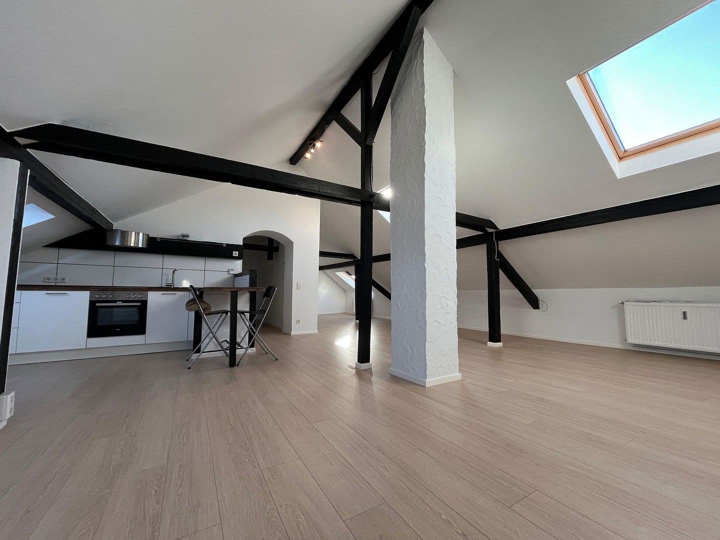 Pronájem bytu 1+1 62 m², Linienstraße 34, Düsseldorf, Severní Porýní-Vestfálsko Pronájem bytu 1+1 62 m², Linienstraße 34, Düsseldorf, Severní Porýní-Vestfálsko