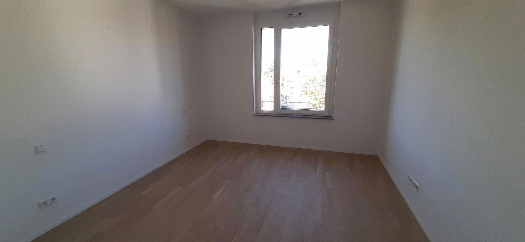 Pronájem bytu 3+1 85 m², Stuttgart, Bádensko-Württembersko Pronájem bytu 3+1 85 m², Stuttgart, Bádensko-Württembersko