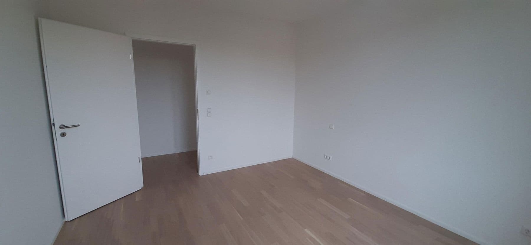 Pronájem bytu 3+1 85 m², Stuttgart, Bádensko-Württembersko Pronájem bytu 3+1 85 m², Stuttgart, Bádensko-Württembersko