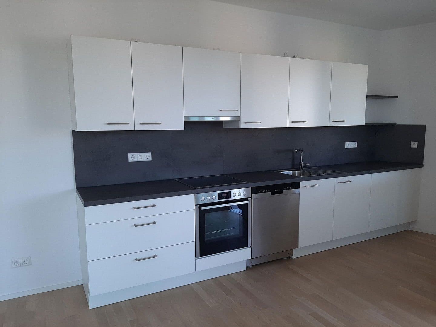 Pronájem bytu 3+1 85 m², Stuttgart, Bádensko-Württembersko Pronájem bytu 3+1 85 m², Stuttgart, Bádensko-Württembersko