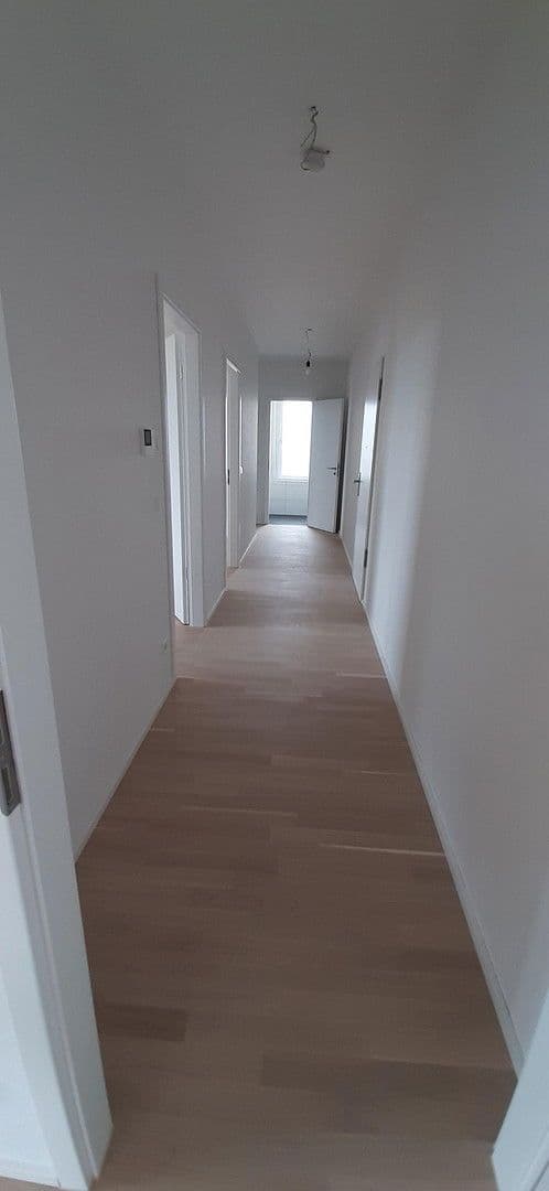 Pronájem bytu 3+1 85 m², Stuttgart, Bádensko-Württembersko Pronájem bytu 3+1 85 m², Stuttgart, Bádensko-Württembersko