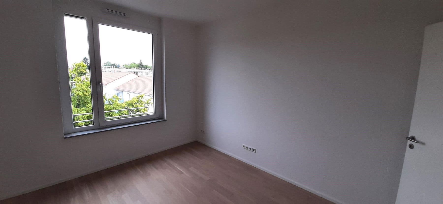 Pronájem bytu 3+1 85 m², Stuttgart, Bádensko-Württembersko Pronájem bytu 3+1 85 m², Stuttgart, Bádensko-Württembersko