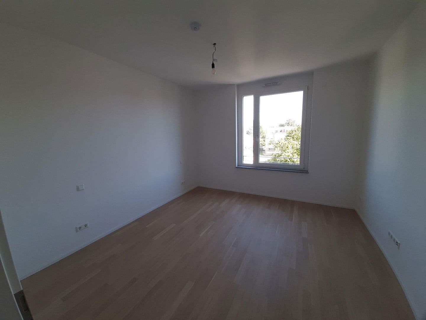 Pronájem bytu 3+1 85 m², Stuttgart, Bádensko-Württembersko Pronájem bytu 3+1 85 m², Stuttgart, Bádensko-Württembersko