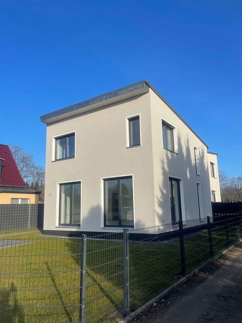 Prodej domu 157 m², pozemek 300 m², Jacob- Burckhardt- Straße 6, Blankenfelde-Mahlow, Braniborsko Prodej domu 157 m², pozemek 300 m², Jacob- Burckhardt- Straße 6, Blankenfelde-Mahlow, Braniborsko
