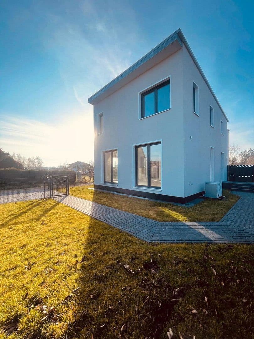 Prodej domu 157 m², pozemek 300 m², Jacob- Burckhardt- Straße 6, Blankenfelde-Mahlow, Braniborsko Prodej domu 157 m², pozemek 300 m², Jacob- Burckhardt- Straße 6, Blankenfelde-Mahlow, Braniborsko