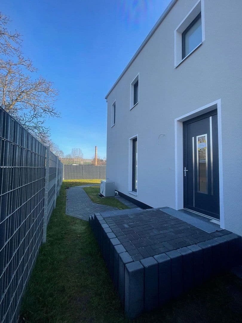 Prodej domu 157 m², pozemek 300 m², Jacob- Burckhardt- Straße 6, Blankenfelde-Mahlow, Braniborsko Prodej domu 157 m², pozemek 300 m², Jacob- Burckhardt- Straße 6, Blankenfelde-Mahlow, Braniborsko