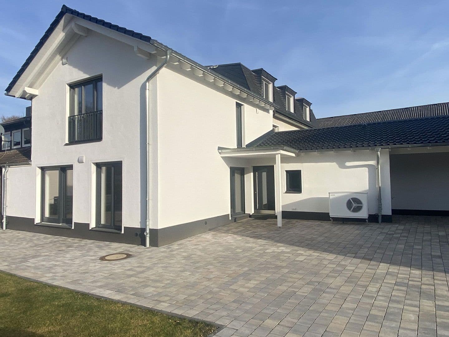 Prodej domu 100 m², pozemek 170 m², Düsseldorf, Severní Porýní-Vestfálsko Prodej domu 100 m², pozemek 170 m², Düsseldorf, Severní Porýní-Vestfálsko