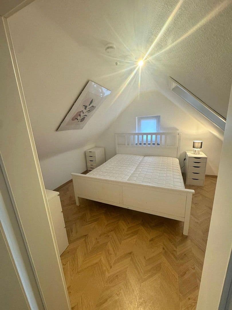 Pronájem bytu 2+1 40 m², Stuttgart, Bádensko-Württembersko Pronájem bytu 2+1 40 m², Stuttgart, Bádensko-Württembersko