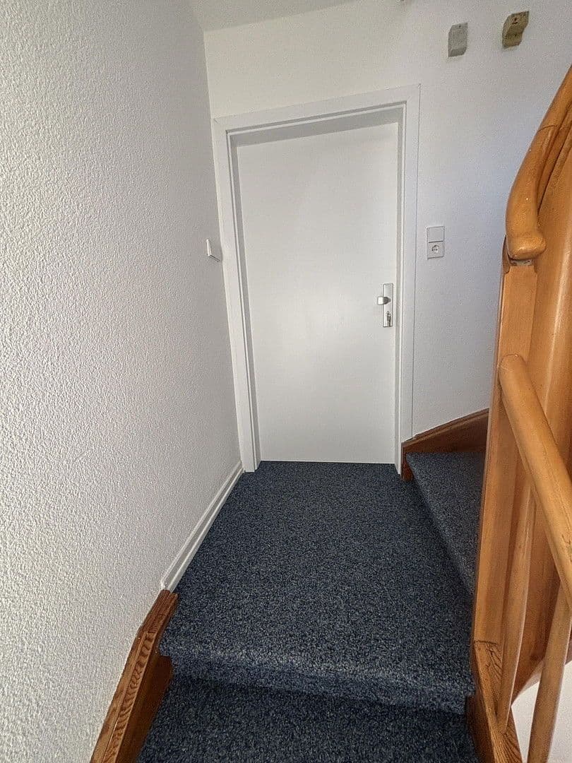 Pronájem bytu 3+1 74 m², Esslingen am Neckar, Bádensko-Württembersko Pronájem bytu 3+1 74 m², Esslingen am Neckar, Bádensko-Württembersko