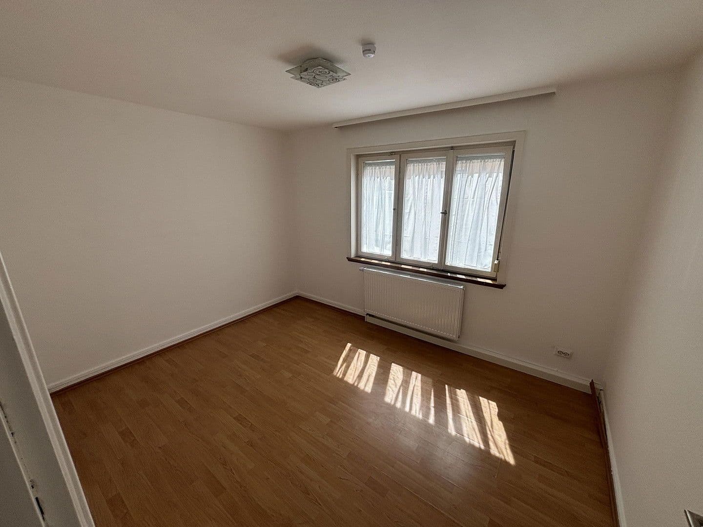 Pronájem bytu 3+1 74 m², Esslingen am Neckar, Bádensko-Württembersko Pronájem bytu 3+1 74 m², Esslingen am Neckar, Bádensko-Württembersko