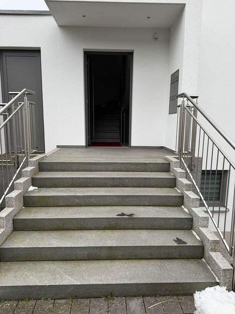 Pronájem bytu 3+1 90 m², Astrid-Lindgrenstr. 2, Neu-Ulm, Bavorsko Pronájem bytu 3+1 90 m², Astrid-Lindgrenstr. 2, Neu-Ulm, Bavorsko