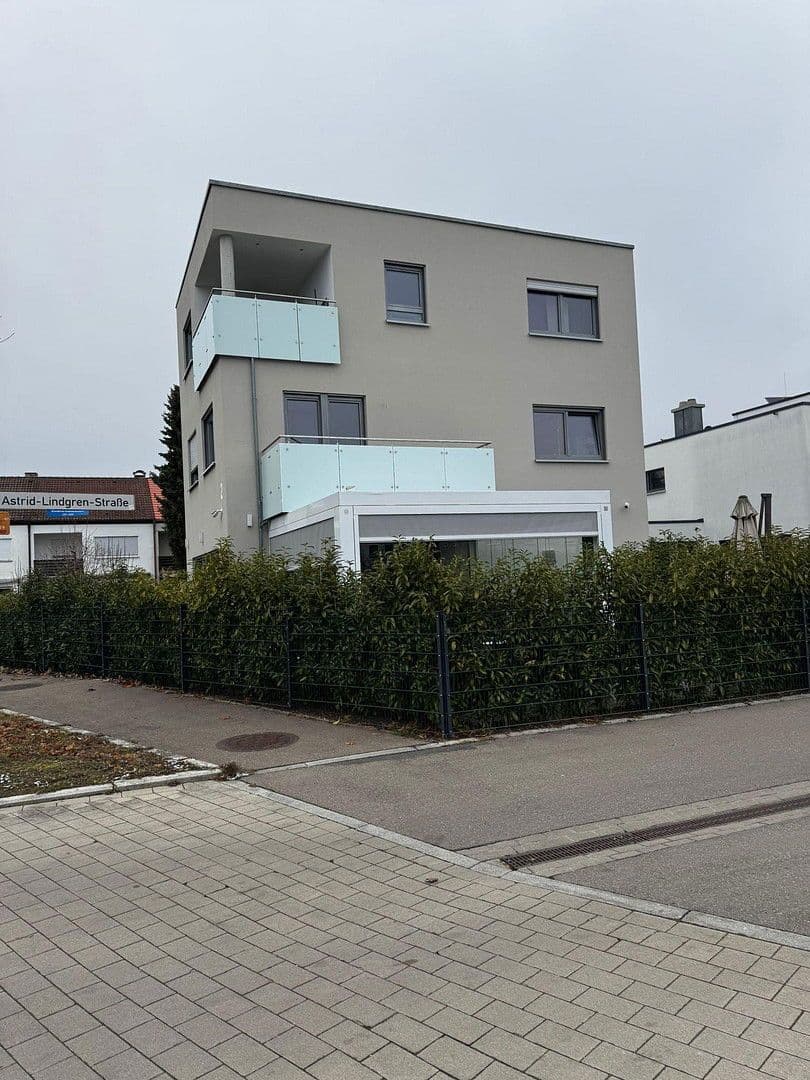 Pronájem bytu 3+1 90 m², Astrid-Lindgrenstr. 2, Neu-Ulm, Bavorsko Pronájem bytu 3+1 90 m², Astrid-Lindgrenstr. 2, Neu-Ulm, Bavorsko