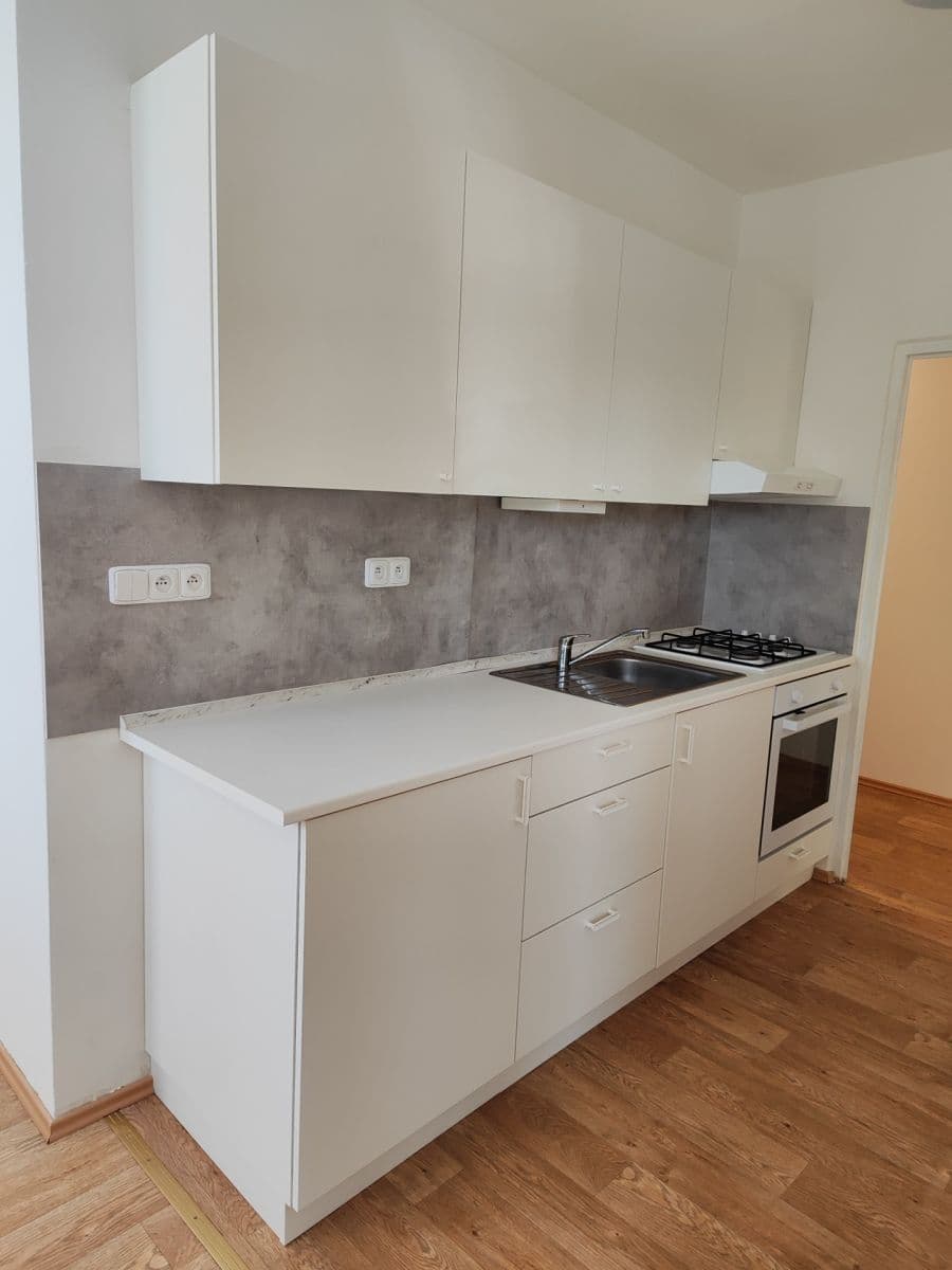 Pronájem bytu 3+1 68 m², Kúty, Zlín, Zlínský kraj Pronájem bytu 3+1 68 m², Kúty, Zlín, Zlínský kraj