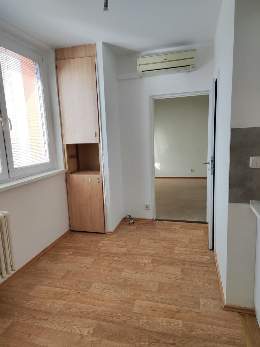 Pronájem bytu 3+1 68 m², Kúty, Zlín, Zlínský kraj Pronájem bytu 3+1 68 m², Kúty, Zlín, Zlínský kraj