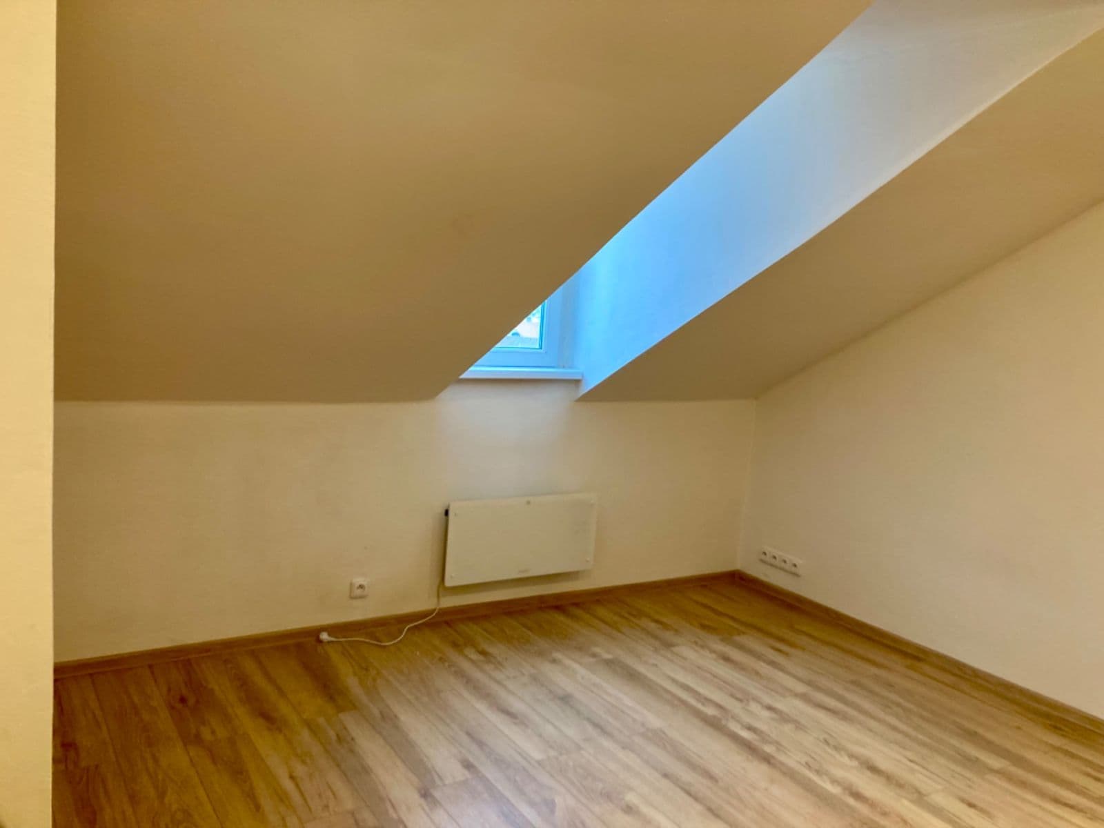 Pronájem bytu 1+kk 19 m², Svahová, Karlovy Vary, Karlovarský kraj Pronájem bytu 1+kk 19 m², Svahová, Karlovy Vary, Karlovarský kraj