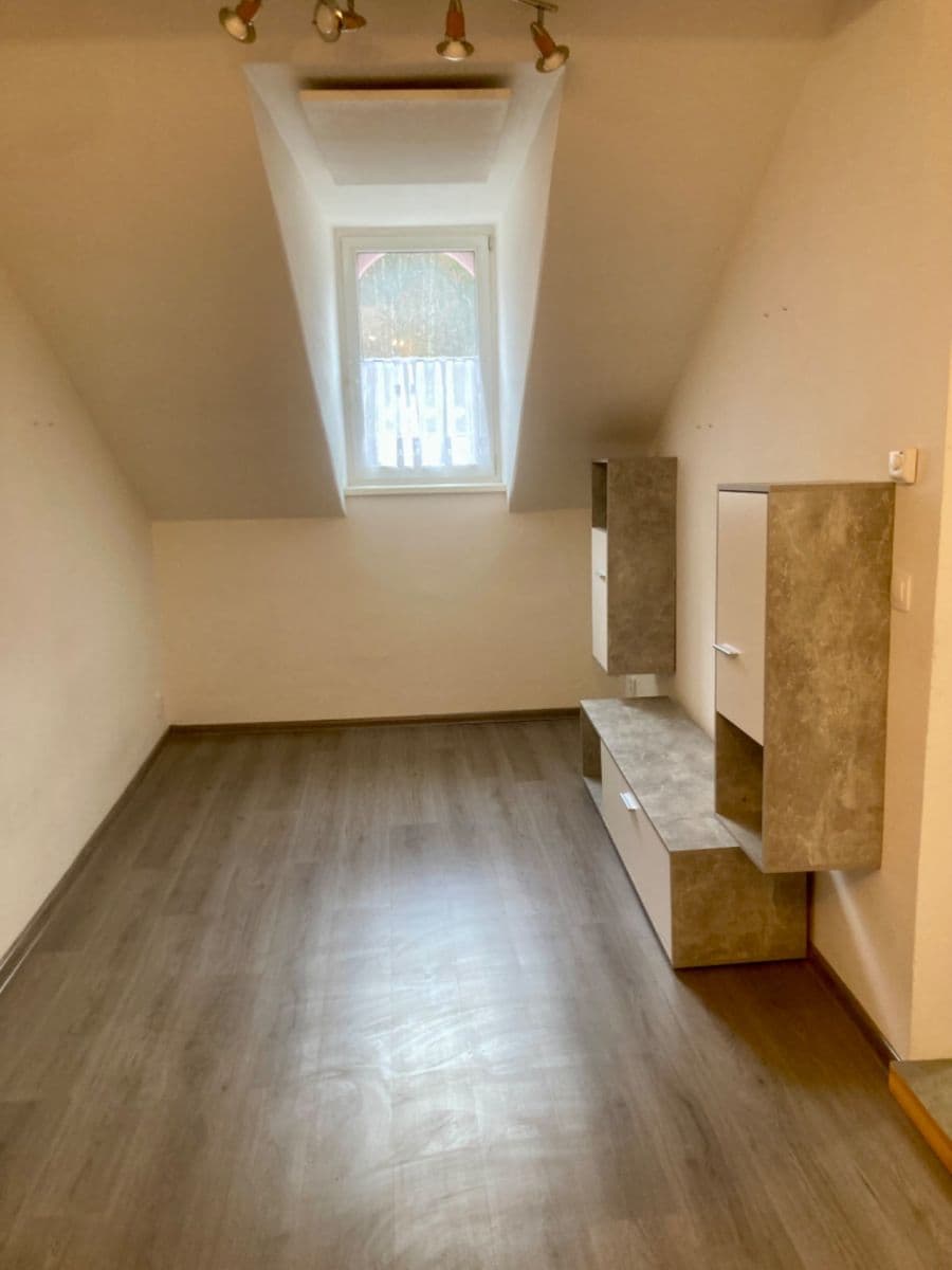 Pronájem bytu 2+kk 29 m², Svahová, Karlovy Vary, Karlovarský kraj Pronájem bytu 2+kk 29 m², Svahová, Karlovy Vary, Karlovarský kraj