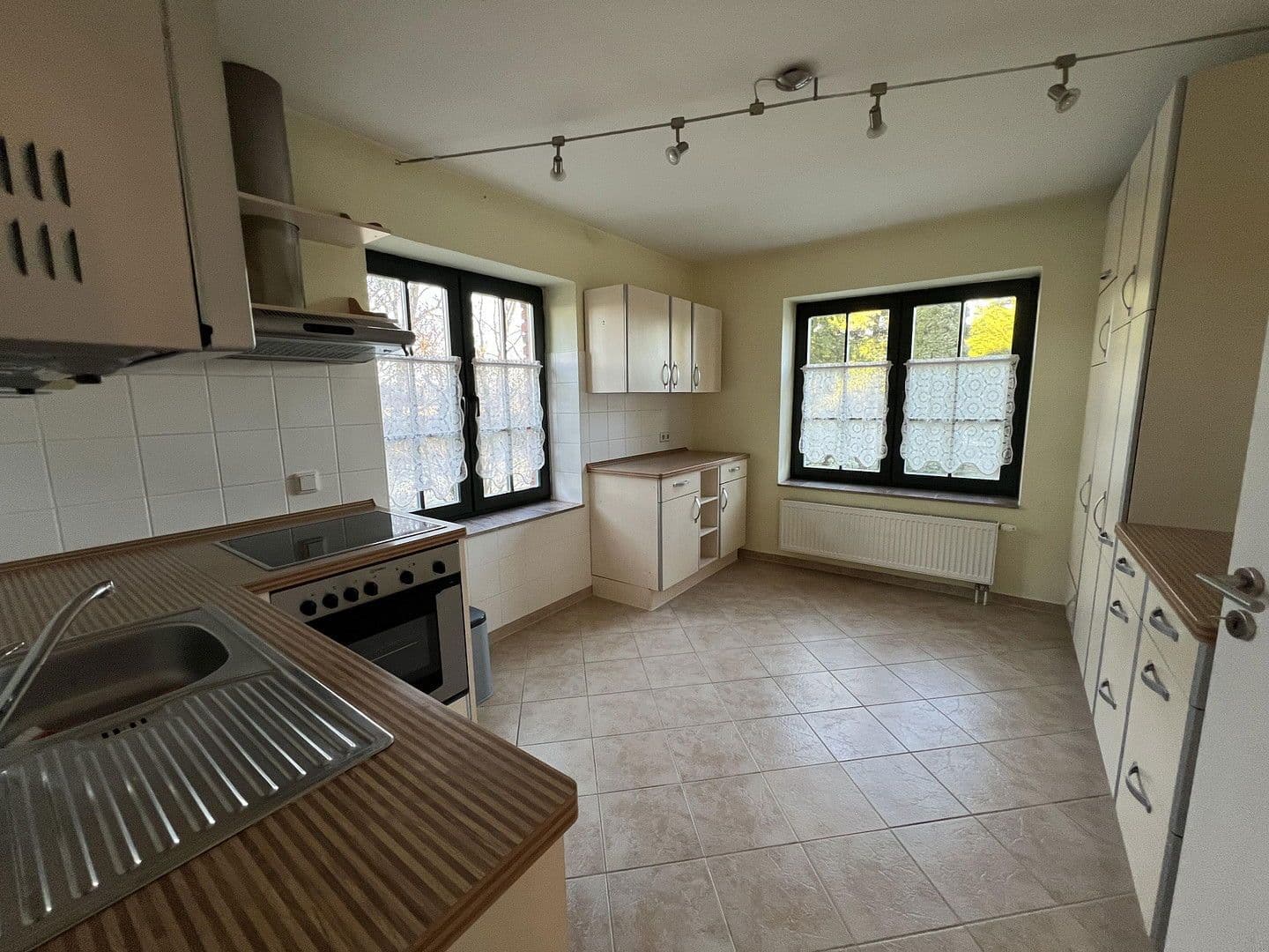 Prodej domu 232 m², pozemek 3.243 m², Meierstorfer Straße 2, Ruhner Berge, Mecklenburg-Vorpommern Prodej domu 232 m², pozemek 3.243 m², Meierstorfer Straße 2, Ruhner Berge, Mecklenburg-Vorpommern