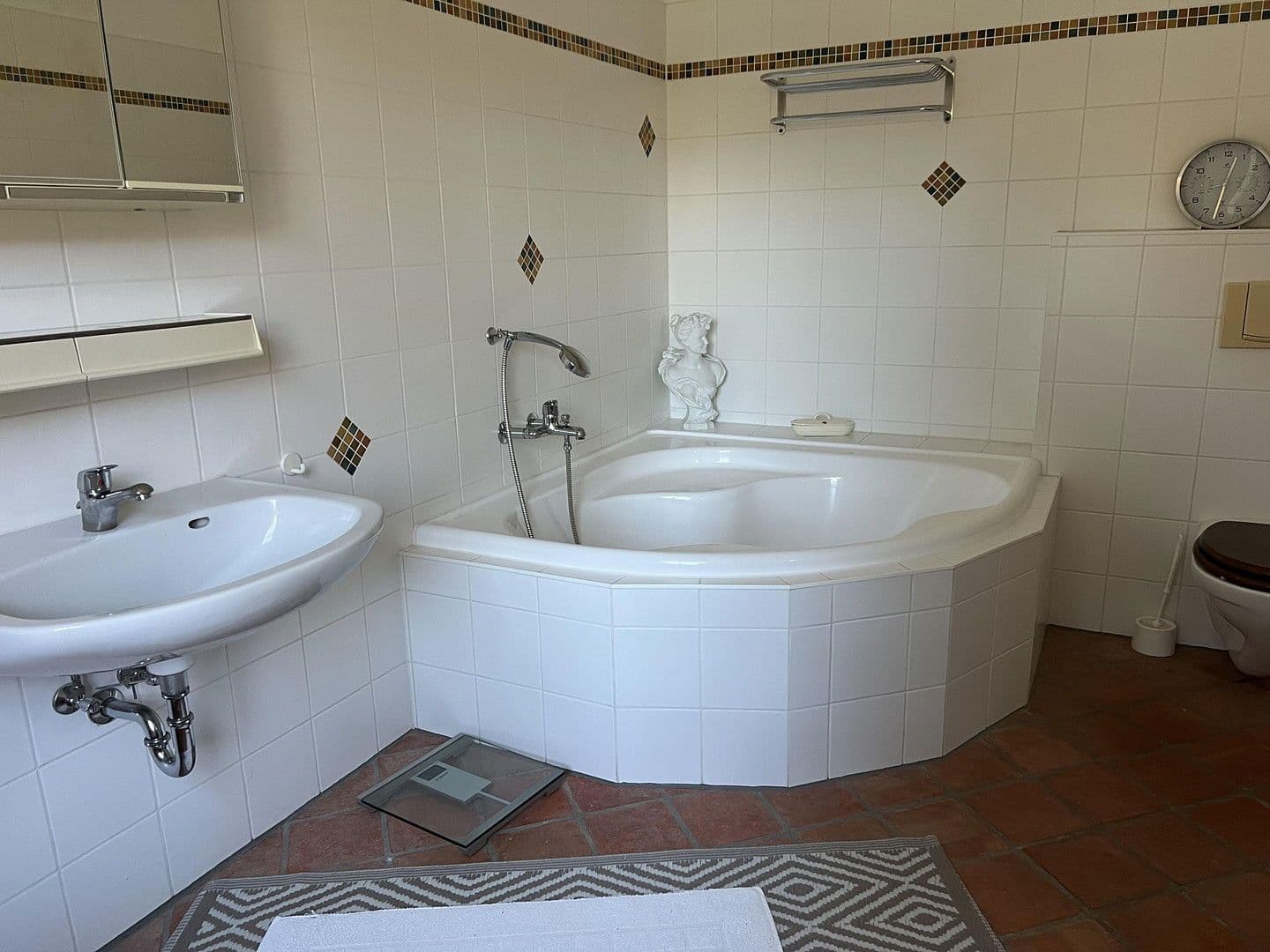 Prodej domu 232 m², pozemek 3.243 m², Meierstorfer Straße 2, Ruhner Berge, Mecklenburg-Vorpommern Prodej domu 232 m², pozemek 3.243 m², Meierstorfer Straße 2, Ruhner Berge, Mecklenburg-Vorpommern