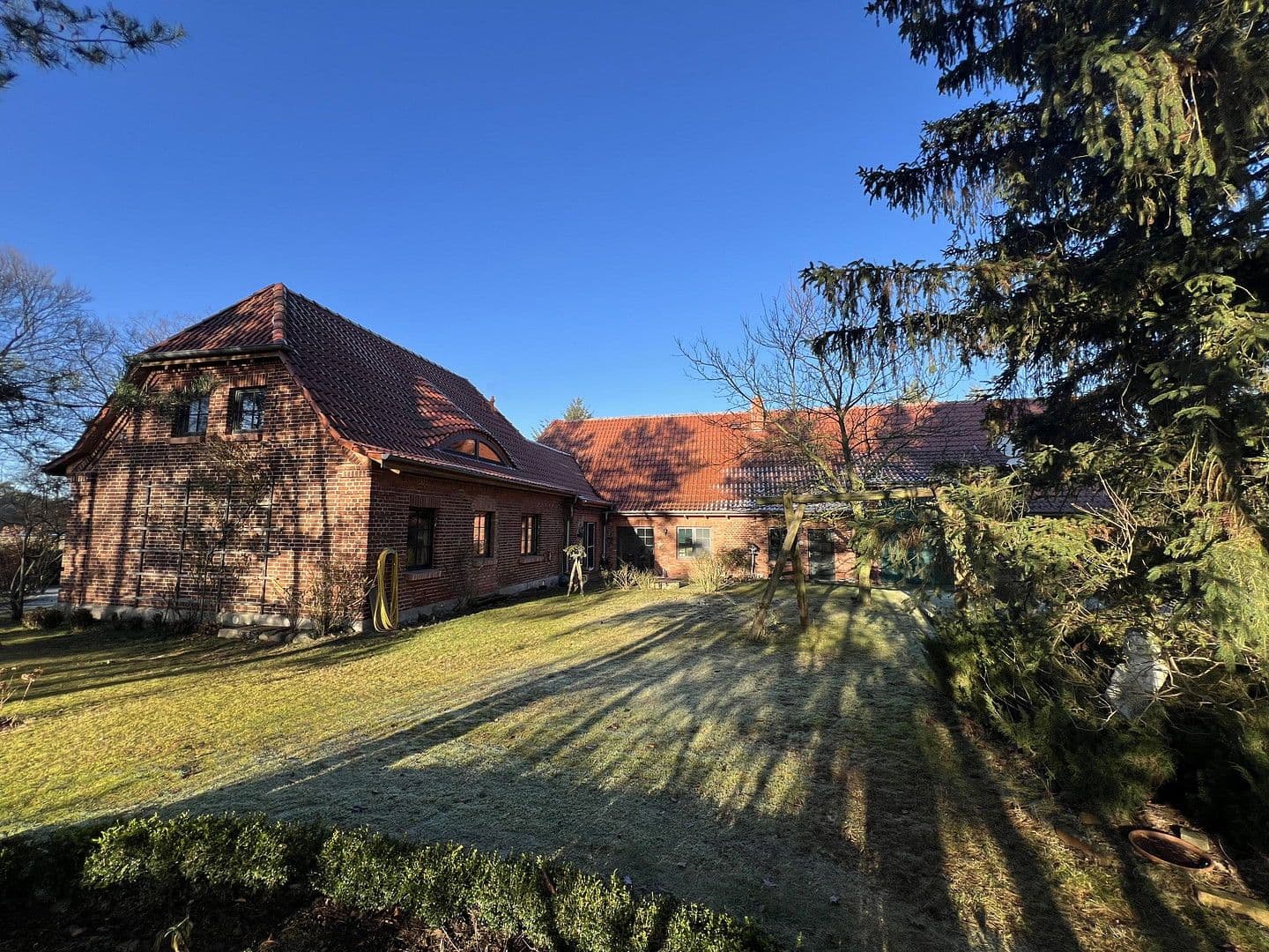 Prodej domu 232 m², pozemek 3.243 m², Meierstorfer Straße 2, Ruhner Berge, Mecklenburg-Vorpommern Prodej domu 232 m², pozemek 3.243 m², Meierstorfer Straße 2, Ruhner Berge, Mecklenburg-Vorpommern