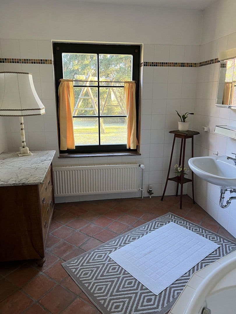 Prodej domu 232 m², pozemek 3.243 m², Meierstorfer Straße 2, Ruhner Berge, Mecklenburg-Vorpommern Prodej domu 232 m², pozemek 3.243 m², Meierstorfer Straße 2, Ruhner Berge, Mecklenburg-Vorpommern