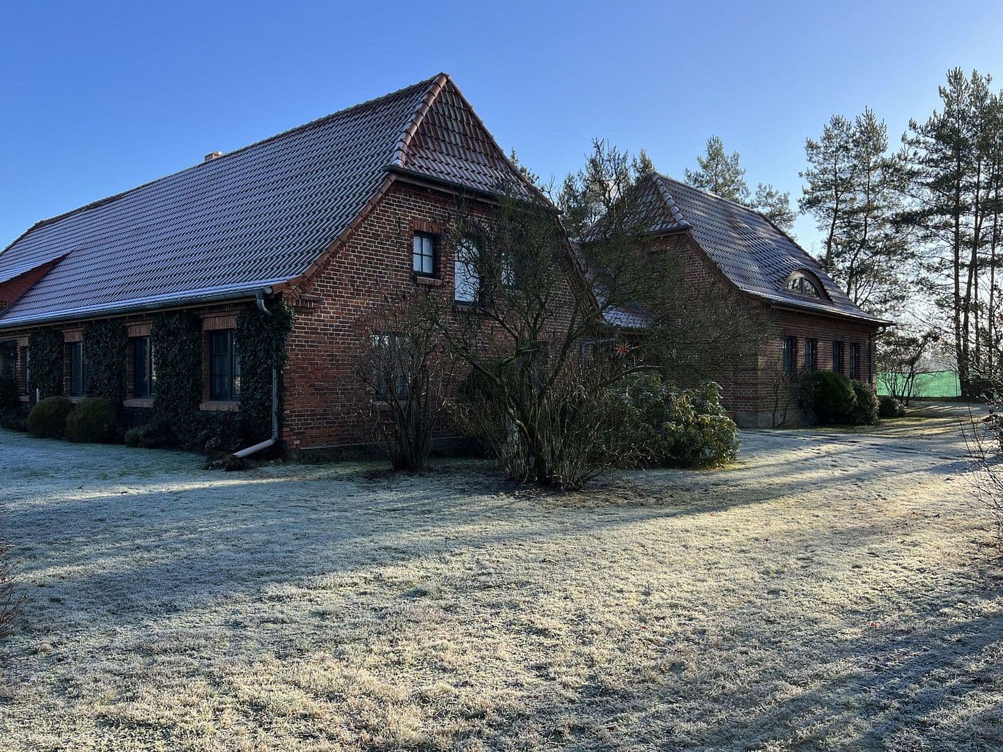 Prodej domu 232 m², pozemek 3.243 m², Meierstorfer Straße 2, Ruhner Berge, Mecklenburg-Vorpommern Prodej domu 232 m², pozemek 3.243 m², Meierstorfer Straße 2, Ruhner Berge, Mecklenburg-Vorpommern