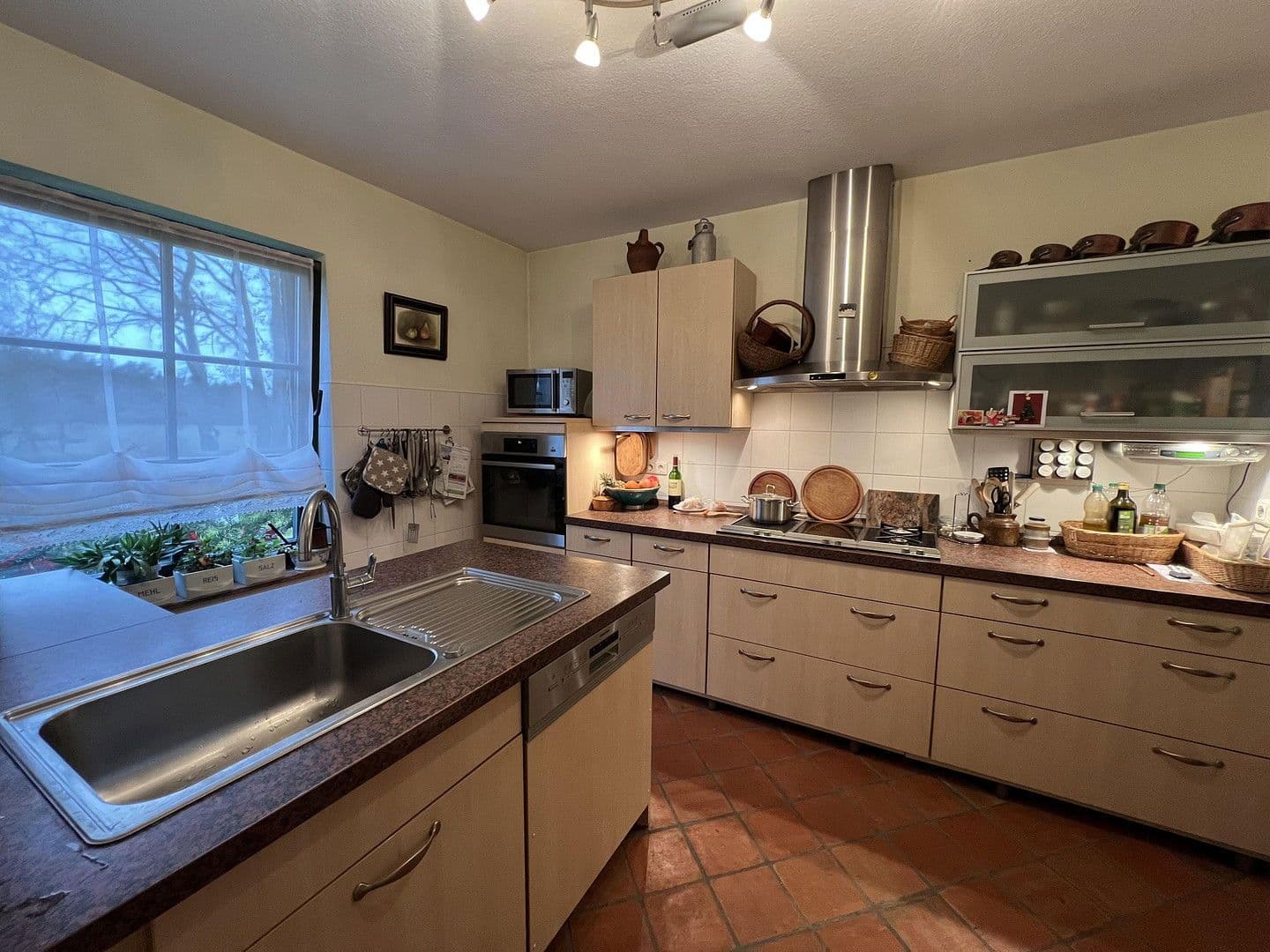 Prodej domu 232 m², pozemek 3.243 m², Meierstorfer Straße 2, Ruhner Berge, Mecklenburg-Vorpommern Prodej domu 232 m², pozemek 3.243 m², Meierstorfer Straße 2, Ruhner Berge, Mecklenburg-Vorpommern