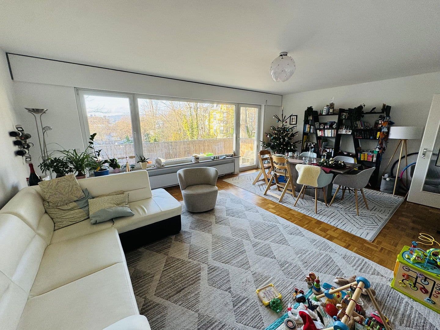 Pronájem bytu 4+1 116 m², Humboldstraße 27, Wiesbaden, Hessen Pronájem bytu 4+1 116 m², Humboldstraße 27, Wiesbaden, Hessen