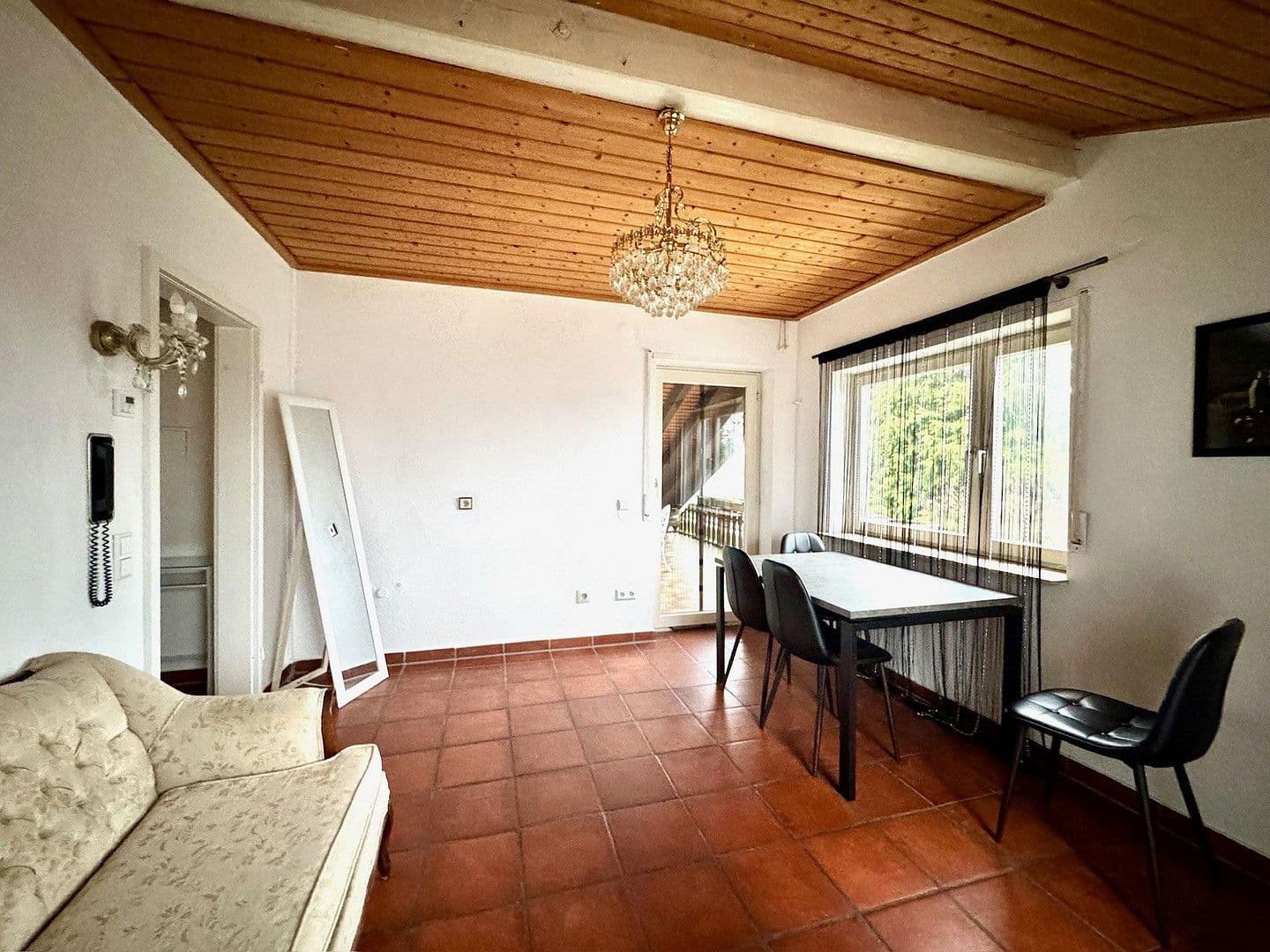 Pronájem bytu 2+1 63 m², Eichenstr. 19, Bad Rappenau, Bádensko-Württembersko Pronájem bytu 2+1 63 m², Eichenstr. 19, Bad Rappenau, Bádensko-Württembersko