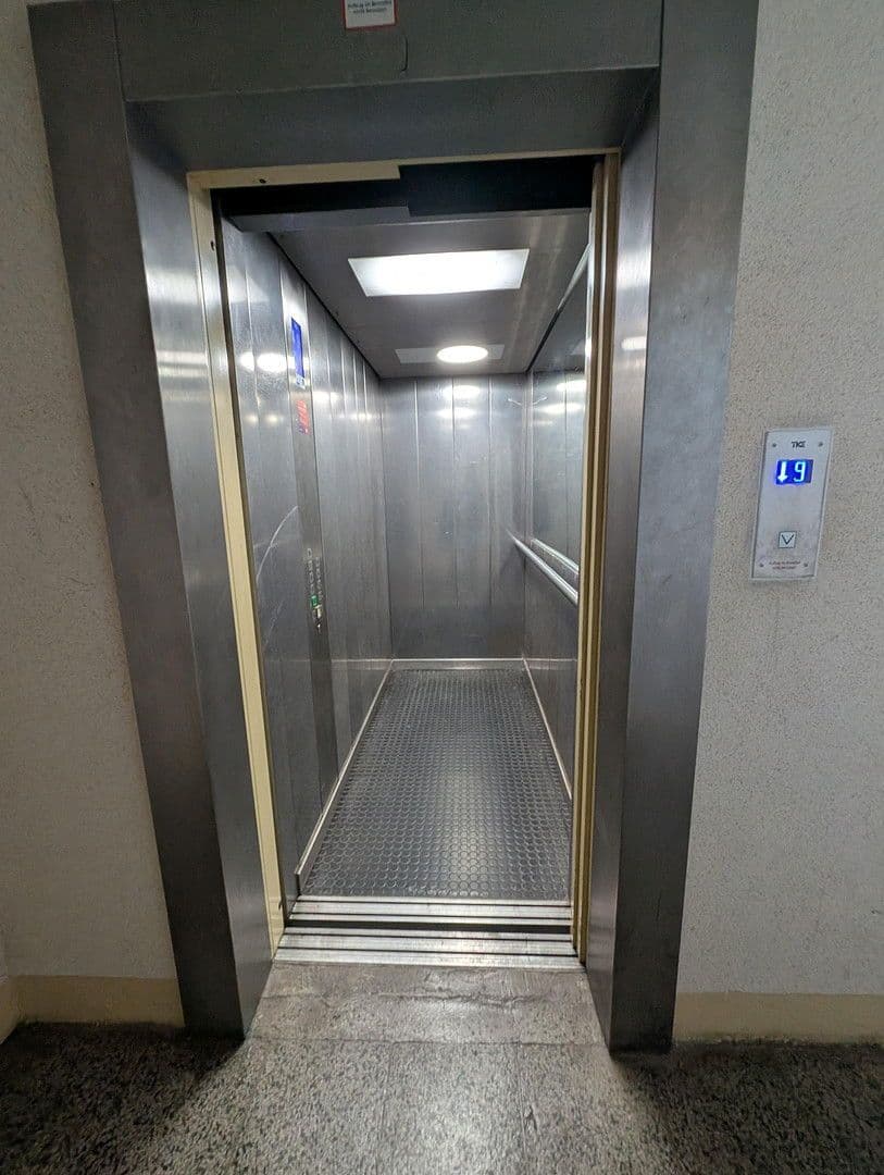 Prodej bytu 4+1 103 m², Ifflandstraße 4, Berlin, Berlín Prodej bytu 4+1 103 m², Ifflandstraße 4, Berlin, Berlín