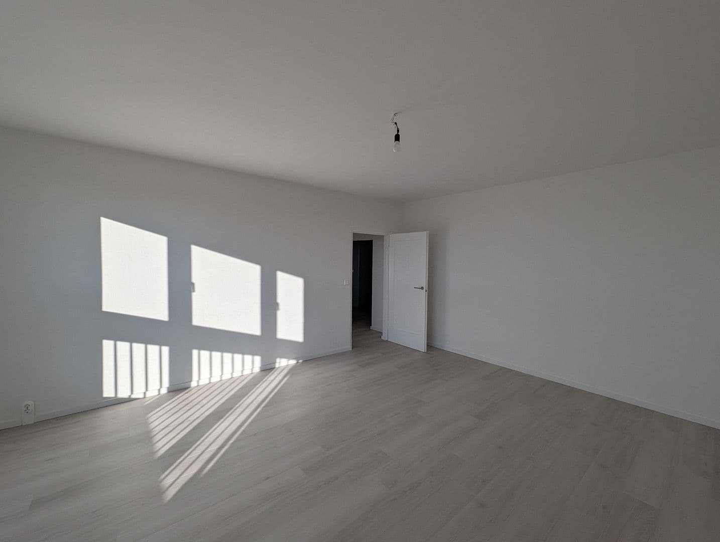 Prodej bytu 4+1 103 m², Ifflandstraße 4, Berlin, Berlín Prodej bytu 4+1 103 m², Ifflandstraße 4, Berlin, Berlín