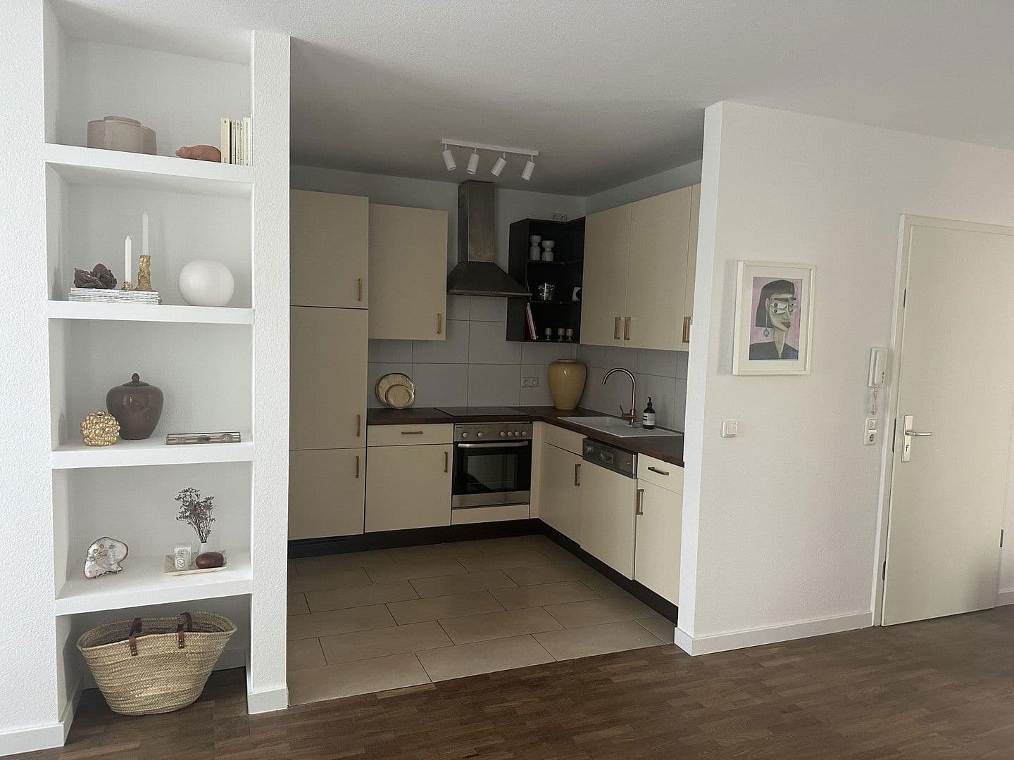 Prodej bytu 3+1 65 m², Frankfurt, Hessen Prodej bytu 3+1 65 m², Frankfurt, Hessen