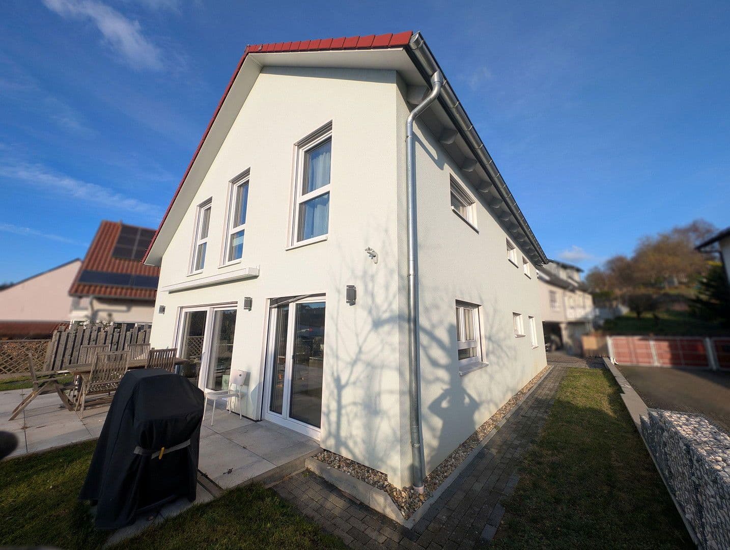 Prodej domu 174 m², pozemek 531 m², Walzbachtal, Bádensko-Württembersko Prodej domu 174 m², pozemek 531 m², Walzbachtal, Bádensko-Württembersko