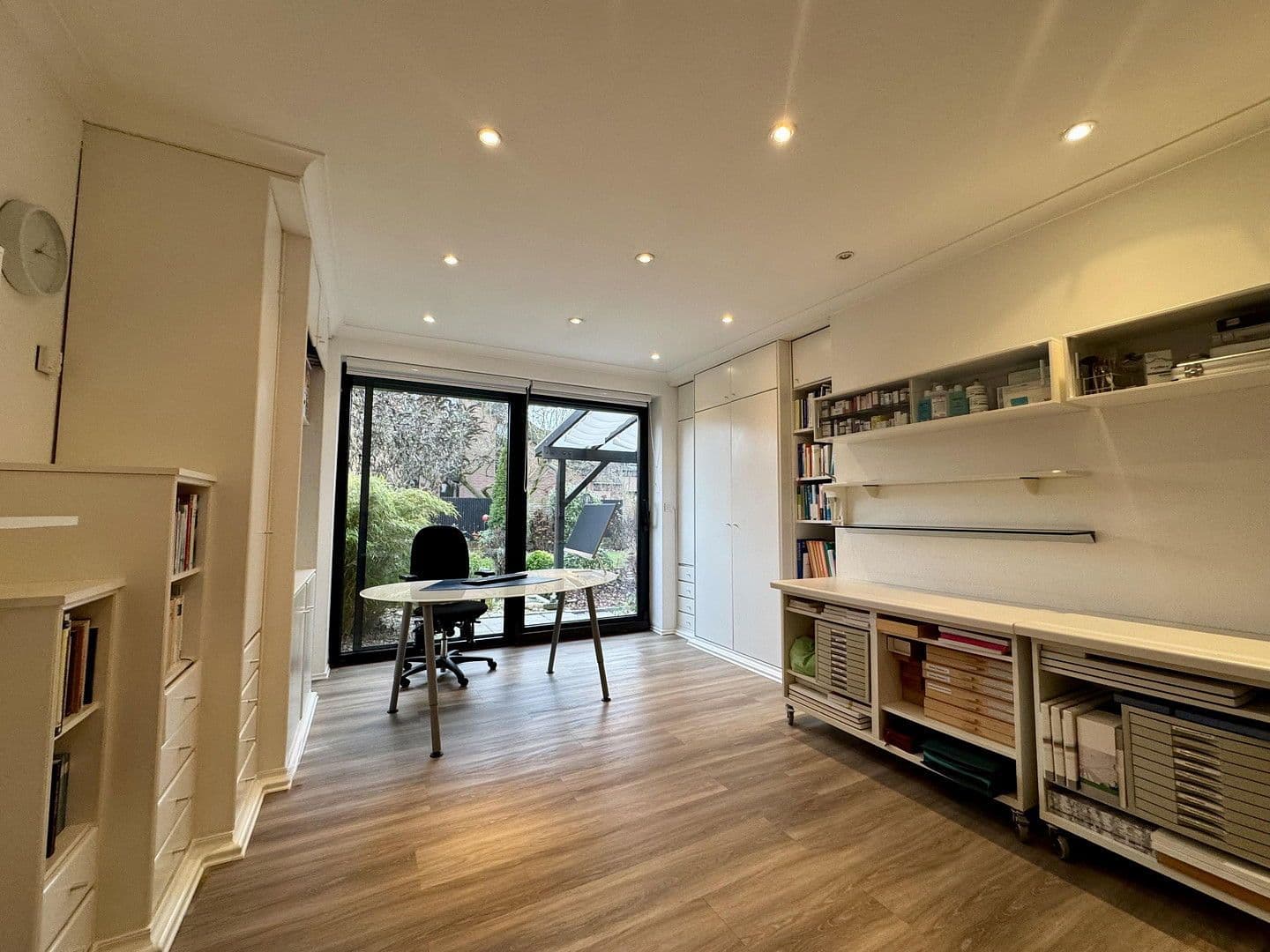 Prodej domu 273 m², pozemek 581 m², Langenhagen, Dolní Sasko Prodej domu 273 m², pozemek 581 m², Langenhagen, Dolní Sasko