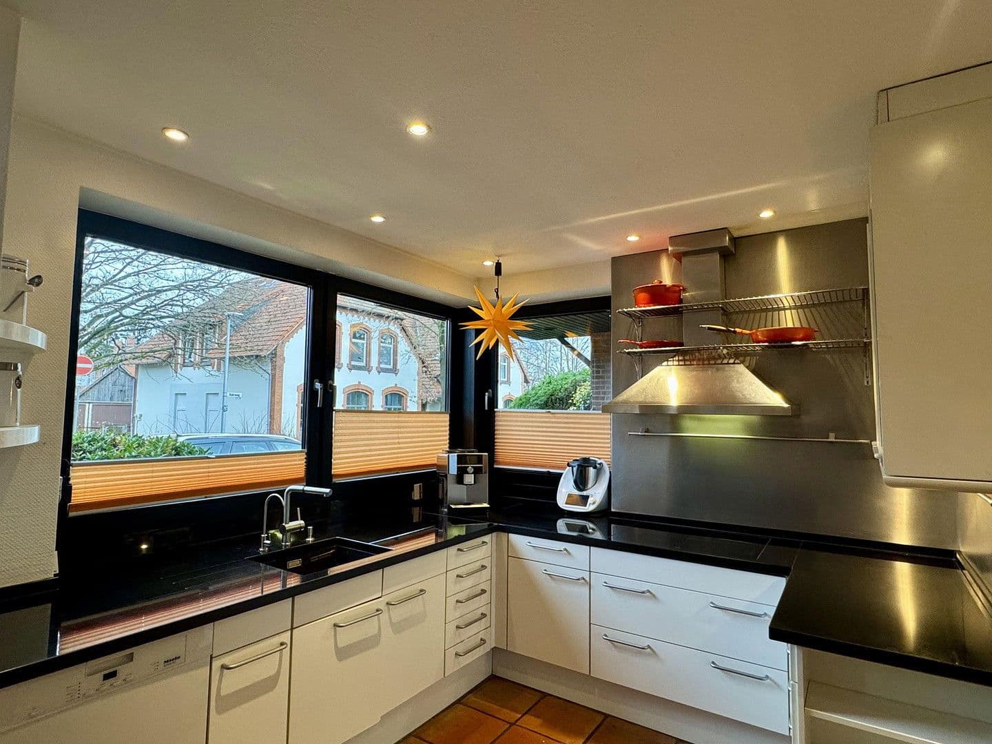 Prodej domu 273 m², pozemek 581 m², Langenhagen, Dolní Sasko Prodej domu 273 m², pozemek 581 m², Langenhagen, Dolní Sasko