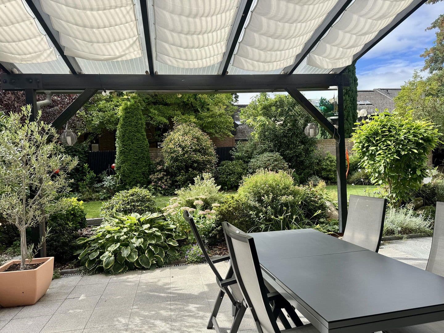 Prodej domu 273 m², pozemek 581 m², Langenhagen, Dolní Sasko Prodej domu 273 m², pozemek 581 m², Langenhagen, Dolní Sasko