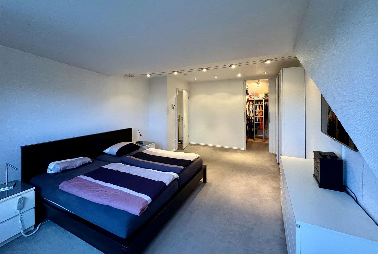 Prodej domu 273 m², pozemek 581 m², Langenhagen, Dolní Sasko Prodej domu 273 m², pozemek 581 m², Langenhagen, Dolní Sasko