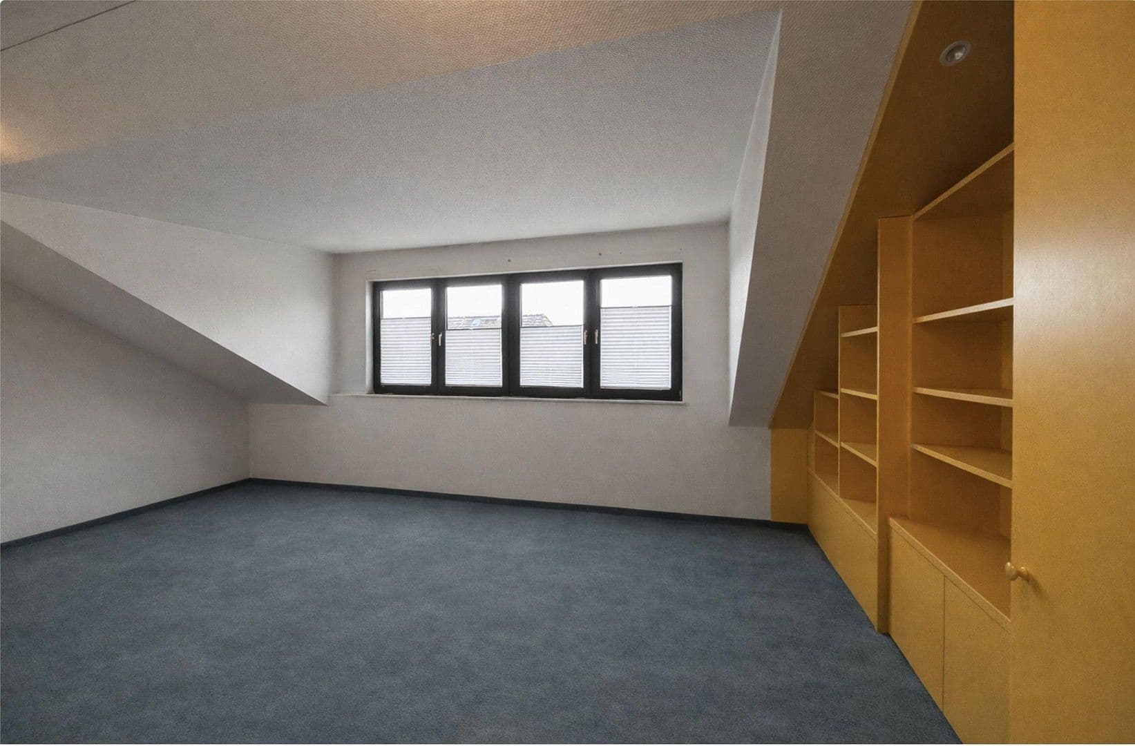 Prodej domu 273 m², pozemek 581 m², Langenhagen, Dolní Sasko Prodej domu 273 m², pozemek 581 m², Langenhagen, Dolní Sasko