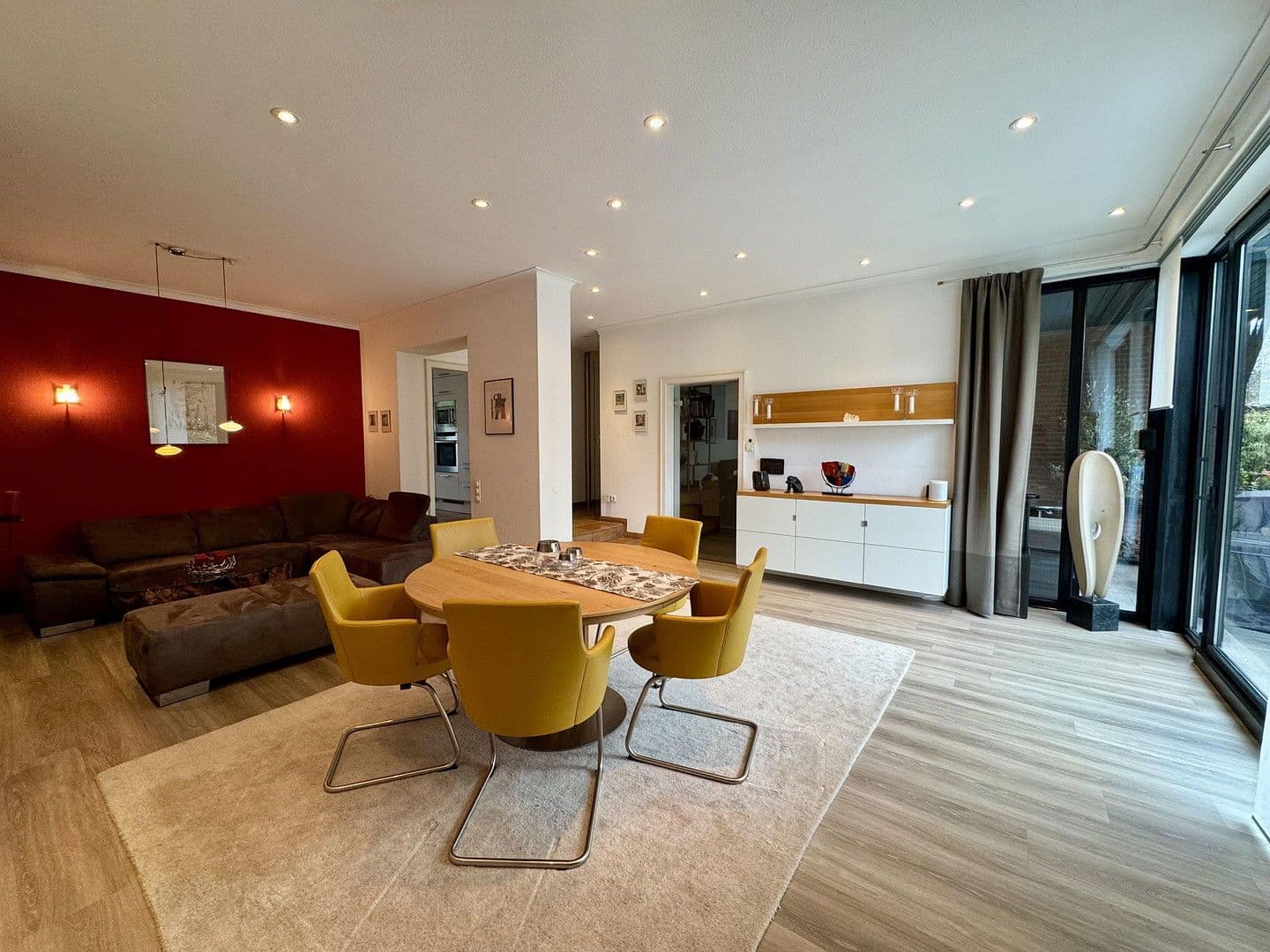 Prodej domu 273 m², pozemek 581 m², Langenhagen, Dolní Sasko Prodej domu 273 m², pozemek 581 m², Langenhagen, Dolní Sasko