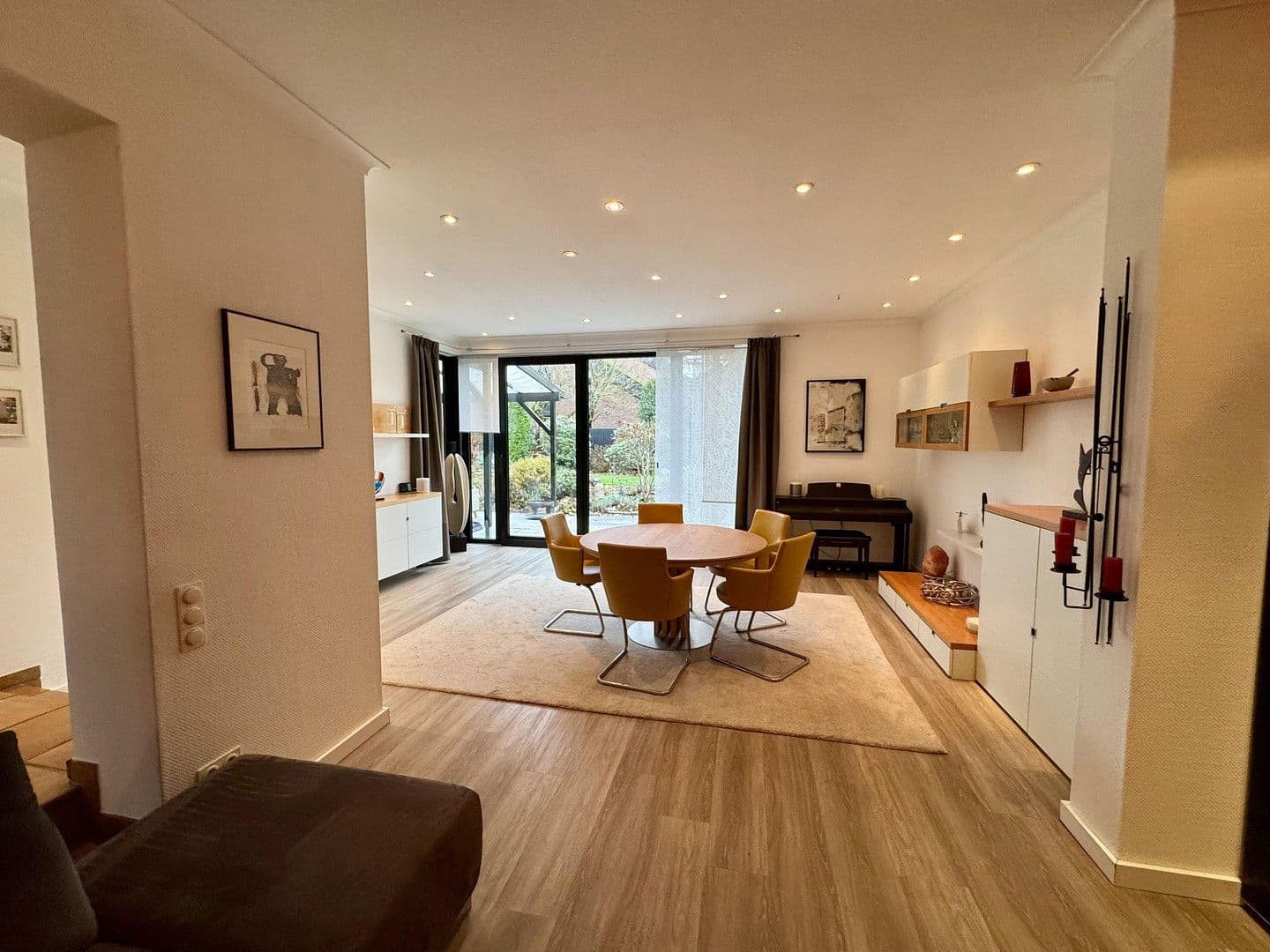 Prodej domu 273 m², pozemek 581 m², Langenhagen, Dolní Sasko Prodej domu 273 m², pozemek 581 m², Langenhagen, Dolní Sasko