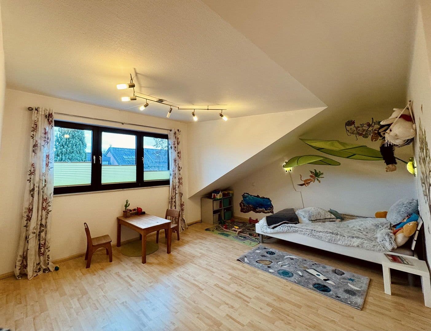 Prodej domu 273 m², pozemek 581 m², Langenhagen, Dolní Sasko Prodej domu 273 m², pozemek 581 m², Langenhagen, Dolní Sasko