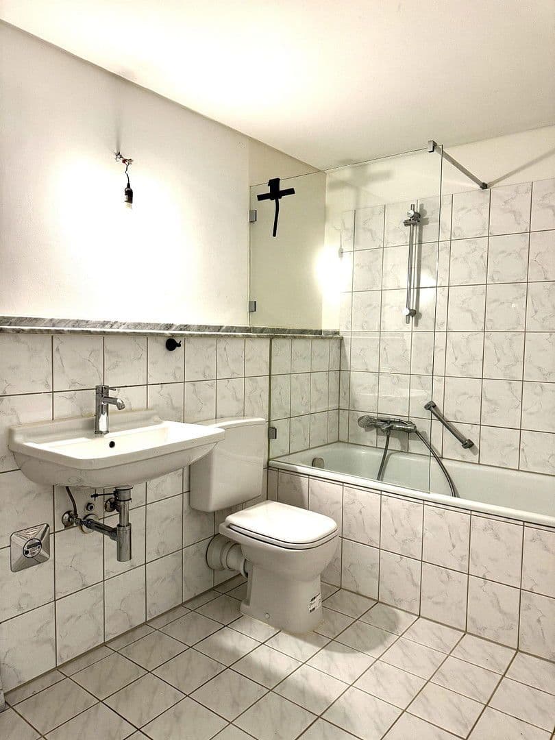 Pronájem bytu 4+1 108 m², Richard-Strauß-Allee 3, Wuppertal, Severní Porýní-Vestfálsko Pronájem bytu 4+1 108 m², Richard-Strauß-Allee 3, Wuppertal, Severní Porýní-Vestfálsko