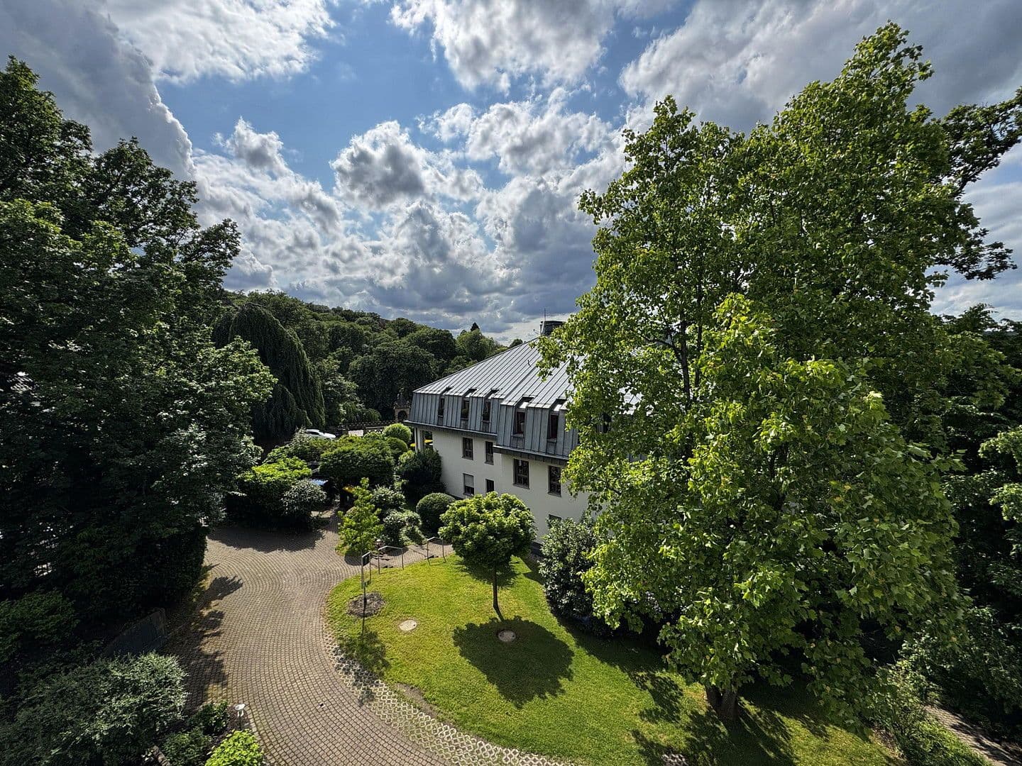 Pronájem bytu 4+1 108 m², Richard-Strauß-Allee 3, Wuppertal, Severní Porýní-Vestfálsko Pronájem bytu 4+1 108 m², Richard-Strauß-Allee 3, Wuppertal, Severní Porýní-Vestfálsko